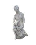Statue de Jardin en Pierre Diane Assise tenant un Coquillage