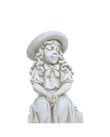 Statue de Jardin en Pierre Fillette Assise avec son Chapeau